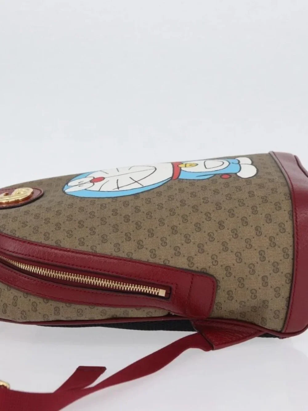 Gucci brand	gucci color	beige